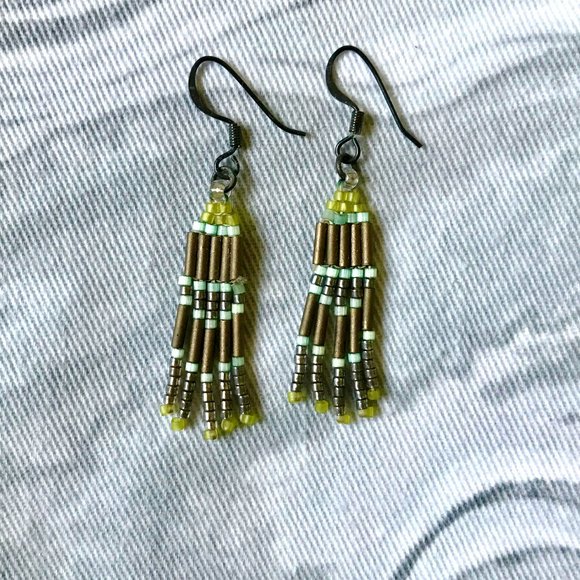 tiny seed bead earrings - Picture 1 of 4